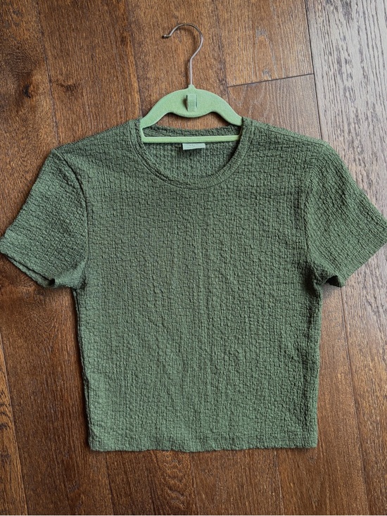 Abercrombie & Fitch Tops - Abercrombie Textured Olive Green Baby Tee